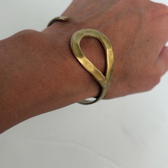 Hammered metal gold tone cuff bracelet brass? bracelet half circle bracelet - Picture 1 of 16